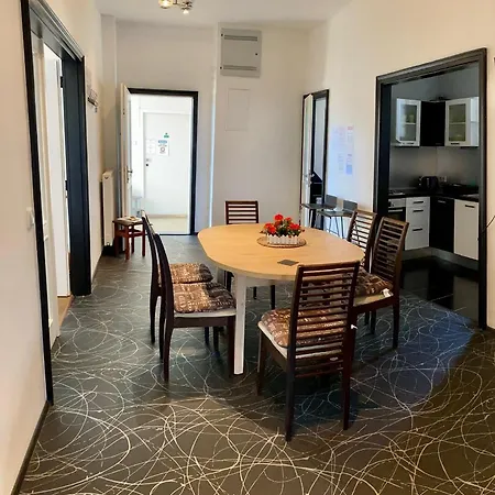 Kaiser Apartment *