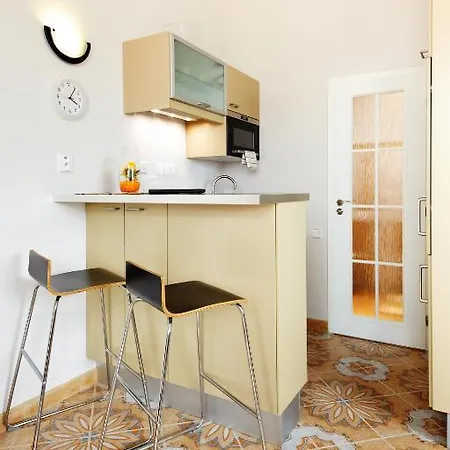 Kaiser Apartment *